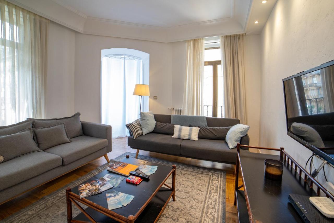 La Concha Cozy Balcony Apartment By Cisan Rentals San Sebastián Exteriör bild